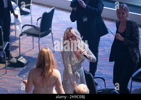 Duesseldorf, Germania. 4 dicembre 2021. Joss STONE, cantante, canto, canto, concerto, Assegnazione del premio tedesco di sostenibilità a Duesseldorf il 3 dicembre 2021. Credit: dpa/Alamy Live News Foto Stock