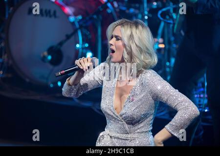 Duesseldorf, Germania. 4 dicembre 2021. Joss STONE, cantante, canto, canto, concerto, Assegnazione del premio tedesco di sostenibilità a Duesseldorf il 3 dicembre 2021. Credit: dpa/Alamy Live News Foto Stock