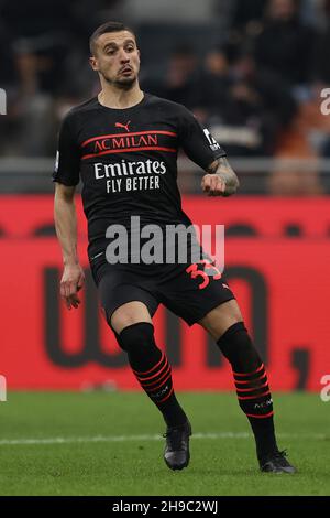 Milano, Italia. 4 dicembre 2021. Rade Krunic (AC Milan) durante AC Milan vs US Salernitana, Campionato italiano di calcio A match a Milano, Italia, Dicembre 04 2021 Credit: Independent Photo Agency/Alamy Live News Foto Stock