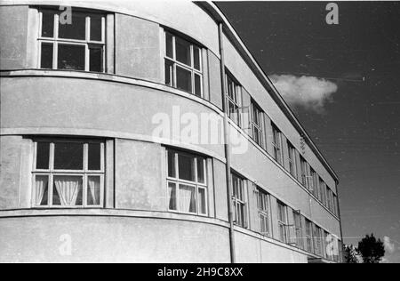 Lisków, 1947-10. Dom Dziecka z 1935 r. prowadzony przez Siostry S³u¿ebniczki Najœwiêtszej Maryi Panny, obenie siedziba Domu Dziecka i Domu Pomocy Spo³ecznej. wb/gr PAP Dok³adny dzieñ wydarzenia nieustalony. Liskow, ottobre 1947. L'orfanotrofio costruito nel 1935 e gestito da suore, attualmente sede del centro di orpahanage e di assistenza sociale. wb/gr PAP Foto Stock