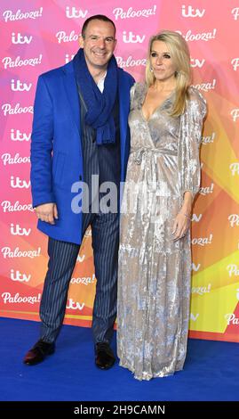 La foto deve essere accreditata ©Alpha Press 079965 23/11/2021 Martin Lewis e Lara Lewington ITV Palooza 2021At The Royal Festival Hall di Londra Foto Stock