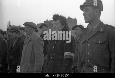 Ciechanów, 1947-10. Zbiórka Ochotniczej Rezerwy Milicji Obywatelskiej (ORMO) z Ciechanowa i okolicznych powiatów. mb/gr PAP Dok³adny dzieñ wydarzenia nieustalony. Ciechanow, ottobre 1947. Un incontro della Riserva volontaria di Milizia dei cittadini (ORMO) da Ciechanow e vicino powiats. mb/gr PAP Foto Stock