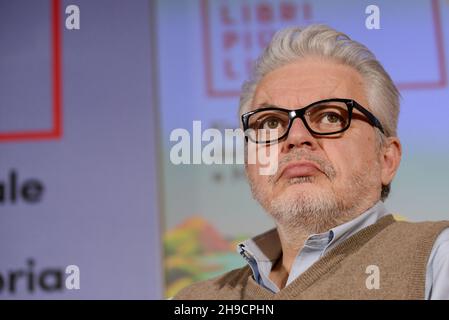 Roma, Italia. 05 dicembre 2021. Luca Sofri, giornalista durante â&#x80;&#x9c;PIU libri piu liberi' la Fiera Nazionale della piccola e media editoria, News a Roma, Italia, Dicembre 05 2021 Credit: Independent Photo Agency/Alamy Live News Foto Stock