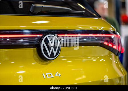 Riga, Lettonia, Sep 24, 2021: Luci posteriori a LED e design auto primo piano di nev VW ID4 SUV elettrico, modello 2021, design esterno Foto Stock