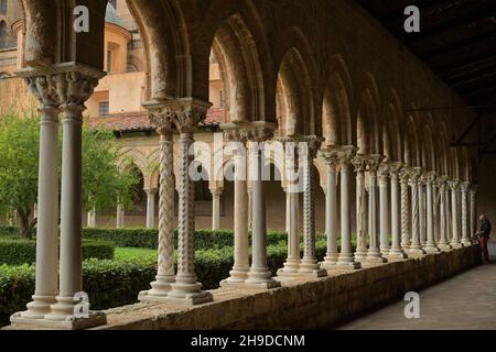 Kreuzgang, Benediktinerkloster, Kathedrale Santa Maria Nuova, Monreale, Sizilien, Italien Foto Stock