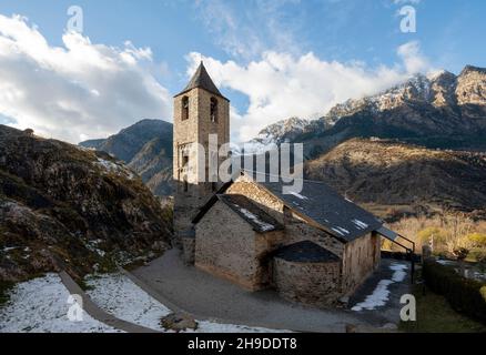 Boi, Sant Joan, Blick von Südosten vor Bergkulisse Foto Stock