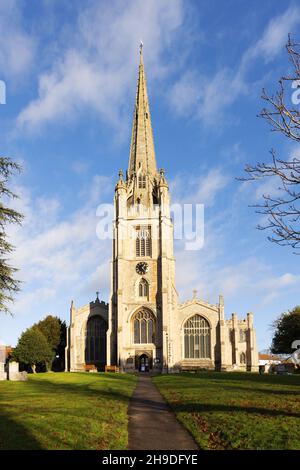 St Marys Church, Saffron Walden, Essex UK, o St Mary the Virgin Church, con guglia, una chiesa parrocchiale, originaria del XIII secolo. Foto Stock