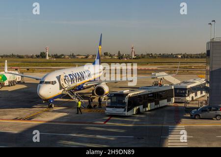 BOLOGNA, ITALIA - 23 OTTOBRE 2018: Aereo Ryanair all'aeroporto Guglielmo Marconi di Bologna Foto Stock