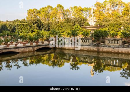 Laghetto e fontana nei giardini di Boboli a Firenze Foto Stock