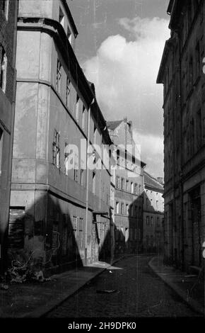 Legnica, 1947-10. Kamienice na Starym Mieœcie. wb/gr PAP Dok³adny dzieñ wydarzenia nieustalony. Legnica, 1947 ottobre. Case di locazione nella Città Vecchia. wb/gr PAP Foto Stock