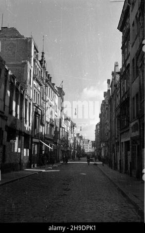 Legnica, 1947-10. Kamienice na Starym Mieœcie. wb/gr PAP Dok³adny dzieñ wydarzenia nieustalony. Legnica, 1947 ottobre. Case di locazione nella Città Vecchia. wb/gr PAP Foto Stock