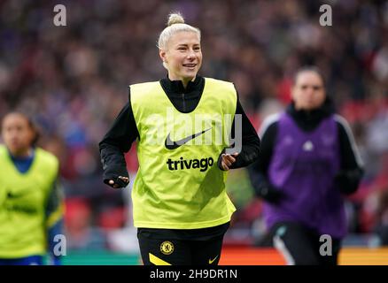 Il Chelsea's Bethany England si scalda sulla linea di contatto durante la finale della Vitality Women's fa Cup al Wembley Stadium di Londra. Data foto: Domenica 5 dicembre 2021. Foto Stock