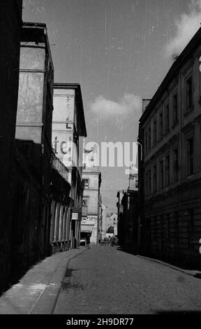 Legnica, 1947-10. Kamienice Pprzy ulicy na Starym Mieœcie. wb/gr PAP Dok³adny dzieñ wydarzenia nieustalony. Legnica, 1947 ottobre. Case di locazione nella Città Vecchia. wb/gr PAP Foto Stock