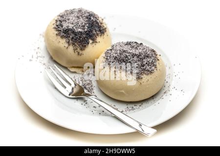 gnocchi, gnocchi di lievito, pasticceria, bello, top, sfondo, bianco, papavero, piatti, anteriore, 2, vicino, Austria, insieme, due, nero, dessert, sapore, Foto Stock