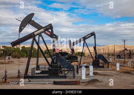 Kern River Oil Field a Bakersfield, il giacimento petrolifero è il terzo più grande giacimento petrolifero della California ed è il più denso sviluppo petrolifero operativo del Foto Stock