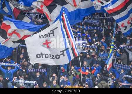 Genova, Italia. 5 dicembre 2021. Sostenitori Sampdoria durante UC Sampdoria vs SS Lazio, calcio italiano Serie A partita a Genova, Italia, Dicembre 05 2021 credito: Independent Photo Agency/Alamy Live News Foto Stock