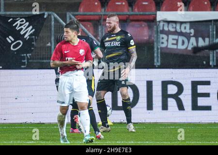 DEN HAAG, PAESI BASSI - 6 DICEMBRE: Thomas Verheydt di ADO Den Haag festeggia dopo aver segnato il terzo gol delle sue squadre durante la partita olandese Keukenkampioendivisie tra FC Utrecht U21 e ADO Den Haag al Cars Jeans Stadium il 6 dicembre 2021 a Den Haag, Paesi Bassi (Foto di Joris Verwijst/Orange Pictures) Foto Stock