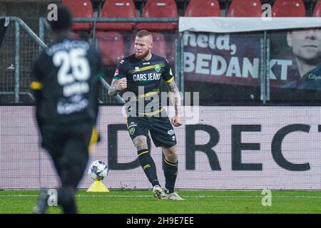 DEN HAAG, PAESI BASSI - 6 DICEMBRE: Thomas Verheydt di ADO Den Haag festeggia dopo aver segnato il terzo gol delle sue squadre durante la partita olandese Keukenkampioendivisie tra FC Utrecht U21 e ADO Den Haag al Cars Jeans Stadium il 6 dicembre 2021 a Den Haag, Paesi Bassi (Foto di Joris Verwijst/Orange Pictures) Foto Stock