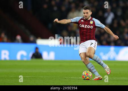 Birmingham, Regno Unito. 05 dicembre 2021. John McGinn di Aston Villa in azione. Premier League Match, Aston Villa / Leicester City at Villa Park di Birmingham domenica 5 dicembre 2021. Questa immagine può essere utilizzata solo per scopi editoriali. Solo per uso editoriale, licenza richiesta per uso commerciale. Nessun uso in scommesse, giochi o un singolo club/campionato/player pubblicazioni. pic di Andrew Orchard/Andrew Orchard sport fotografia/Alamy Live news credito: Andrew Orchard sport fotografia/Alamy Live News Foto Stock