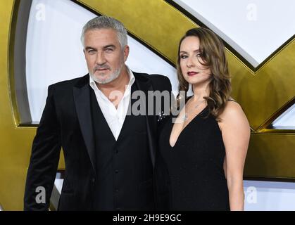 6 dicembre 2021. Londra, Regno Unito. Paul Hollywood e Melissa Spalding frequentano il King's Man World Premiere, Cineworld Leicester Square, Londra. Credit: Doug Peters/EMPICS/Alamy Live News Foto Stock