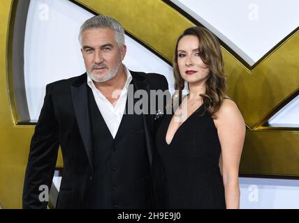 6 dicembre 2021. Londra, Regno Unito. Paul Hollywood e Melissa Spalding frequentano il King's Man World Premiere, Cineworld Leicester Square, Londra. Credit: Doug Peters/EMPICS/Alamy Live News Foto Stock