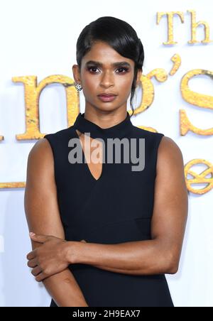 6 dicembre 2021. Londra, Regno Unito. Ramla Ali frequenta la King's Man World Premiere, Cineworld Leicester Square, Londra. Credit: Doug Peters/EMPICS/Alamy Live News Foto Stock