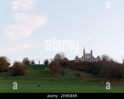 Londra, Grande Londra, Inghilterra, dicembre 04 2021: Il Royal Observatory in autunno a Greenwich Park, nel London Borough di Greenwich. Foto Stock