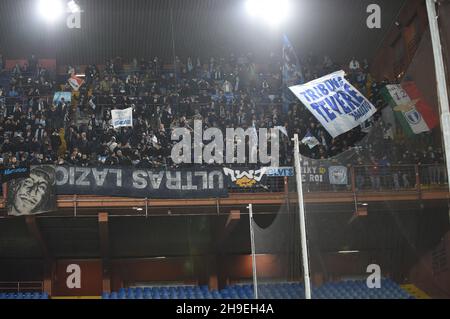 Genova, Italia. 5 dicembre 2021. Tifosi Lazio durante UC Sampdoria vs SS Lazio, Campionato italiano di calcio A match a Genova, Italia, Dicembre 05 2021 Credit: Independent Photo Agency/Alamy Live News Foto Stock