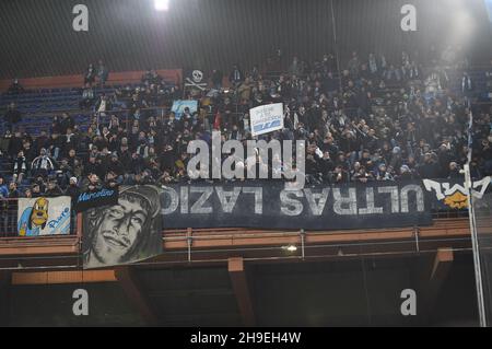 Genova, Italia. 5 dicembre 2021. Tifosi Lazio durante UC Sampdoria vs SS Lazio, Campionato italiano di calcio A match a Genova, Italia, Dicembre 05 2021 Credit: Independent Photo Agency/Alamy Live News Foto Stock