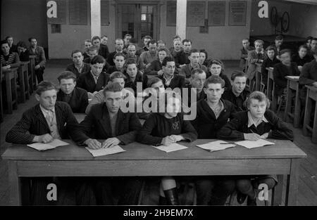 Konstancin, 1947-11-03. Szkolenie aktywu partyjnego prowadzone w Instytucie Ludowym Polskiej Partii Robotniczej. mw PAP Konstancin, 3 novembre 1947. Corsi per attivisti di partito sono stati tenuti presso l'Istituto popolare del Partito operaio Polacco. mw PAP Foto Stock