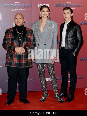 La foto deve essere accreditata ©Alpha Press 078237 05/12/2021 Jacob Batalon, Zendaya Coleman e Tom Holland al The Spider Man No Way Home Movie Photocall tenuto presso la Old Sessions House di Londra Foto Stock