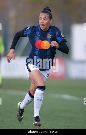 Milano, 5 dicembre 2021. Edin Landstrom di Internazionale durante la Serie A Femminile Match al Centro Sportivo Vismara di Milano. Il credito d'immagine dovrebbe essere: Jonathan Moscrop / Sportimage Foto Stock