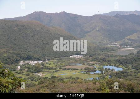 Nam Chung Village, visto da Sir Edward Youde Pagoda, New Territories nord-orientale, Hong Kong 9th novembre 2021 Foto Stock