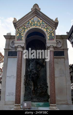 La tomba dell'attore francese Jean Mounet-Sully, nel cimitero di Montparnasse Parigi Francia Foto Stock