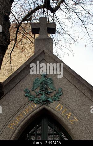 La tomba di Porfirio Díaz, ex presidente del Messico, Montparnasse, Parigi, Francia Foto Stock