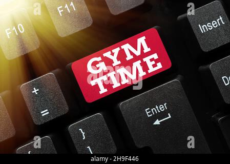 Segno di scrittura a mano Gym Time. Foto concettuale una motivazione per iniziare ad allenarsi facendo esercizi fitness scaricare e scrivere contenuti online Foto Stock