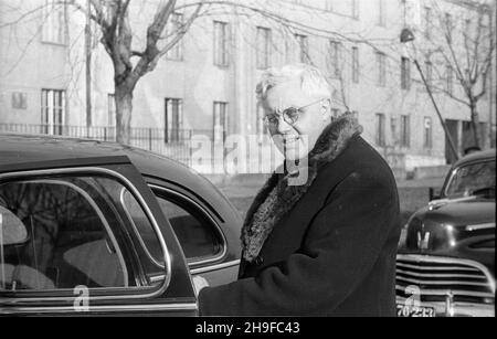 Warszawa, 1948-01-16. Nowo mianowany ministro poczt i telegrafów w rz¹dzie Józefa Cyrankiewicza prof. Wac³aw Szymanowski, zast¹pi³ na tym stanowisku Józefa Putka. po/mgs PAP Varsavia, 16 gennaio 1948. Nuovo ministro degli uffici postali e telegrafi nel professore di governo Jozef Cyrankiewicz Waclaw Szymanowski, ha sostituito Jozef Putek al posto. po/mgs PAP Foto Stock