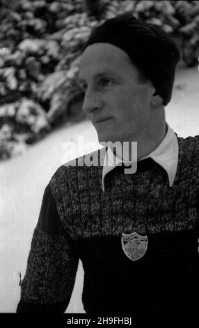 Zakopane, 1948-02-02. Mistrzostwa Polski Juniorów w konkurencjach narcskich. W najwiêkszej po wojnie imprezie sportowej uczestniczy³o ponad 650 zawodników. Zawodnik. po/gr PAP Zakopane, 2 febbraio 1948. Campionati polacchi junior in eventi sciistici. Il più grande evento sportivo dopo la guerra ha attirato oltre 650 concorrenti. Nella foto: Un concorrente. po/gr PAP Foto Stock