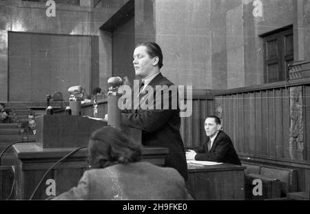 Warszawa, 1948-02-25. Sejmu Ustawodawczy. Uchwalenie ustawy o Powszechnej Organizacji S³u¿ba Polsce. NZ. Przemawia pose³ sprawozdawca Lucjan Motyka. bk PAP Varsavia, 25 febbraio 1948. Il Sejm legislativo. L'adozione della legge sul Servizio dell'Organizzazione di massa in Polonia. Nella foto: Intervento del relatore, onorevole Lucjan Motyka, bk PAP Foto Stock