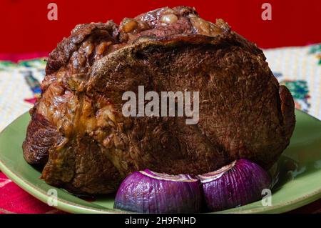 Arrosto di manzo. Cena arrosto in stile inglese. Cena di Natale. Foto Stock