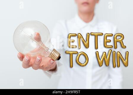 Visualizzazione concettuale Enter to Win. Vetrina aziendale scambio di qualcosa di valore per la possibilità di vincere il premio Lady in abbigliamento business lampada da tenuta Foto Stock