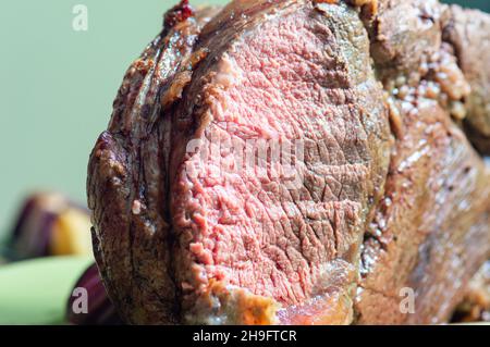 Arrosto di manzo. Cena arrosto in stile inglese. Cena di Natale. Foto Stock