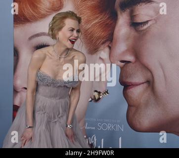 Los Angeles, Stati Uniti. 7 dicembre 2021. Nicole Kidman, membro del cast, partecipa alla prima del dramma biografico "essere i Ricardos" all'Academy Museum di Los Angeles lunedì 6 dicembre 2021. Storyline: Segue Lucy e Desi mentre affrontano una crisi che potrebbe terminare le loro carriere e un'altra che potrebbe terminare il loro matrimonio. Foto di Jim Ruymen/UPI Credit: UPI/Alamy Live News Foto Stock