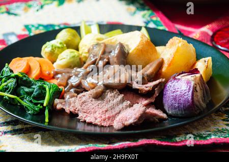 Arrosto di manzo. Cena arrosto in stile inglese. Cena di Natale. Foto Stock