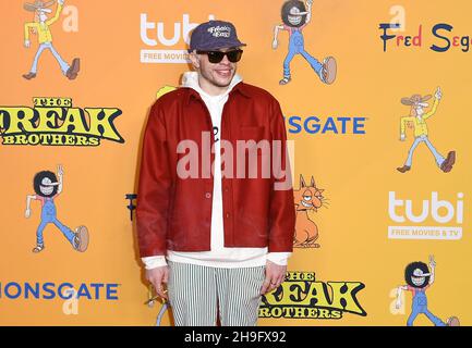 Los Angeles, Stati Uniti. 06 dicembre 2021. Pete Davidson all'esperienza "The Freak Brothers" del TUBI il 06 dicembre 2021 a Los Angeles, CA, USA (Photo by JC Olivera/Sipa USA) Credit: Sipa USA/Alamy Live News Foto Stock