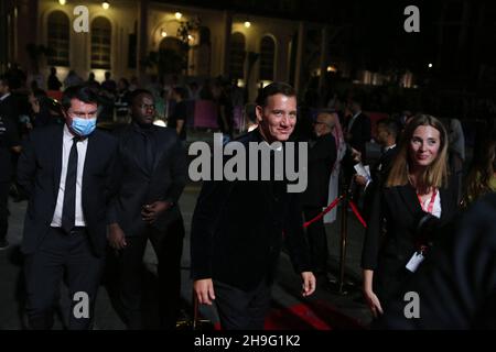 Jaddah, Arabia Saudita. 06 dicembre 2021. L'attore britannico Clive Owen arriva sul tappeto rosso della prima edizione del Red Sea Film Festival edizione del festival del Red Sea nella città Saudita di Jeddah, il 6 dicembre 2021. Photo by Balkis Press/ABACAPRESS.COM Credit: Abaca Press/Alamy Live News Foto Stock