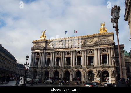 Il Palais Garnier o l'Opéra Garnier, il teatro dell'opera di Place de l'Opéra Paris, Francia. Foto Stock