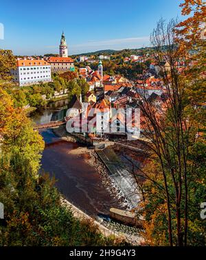 Vista verso il castello, Cesky Krumlov, repubblica Ceca Foto Stock