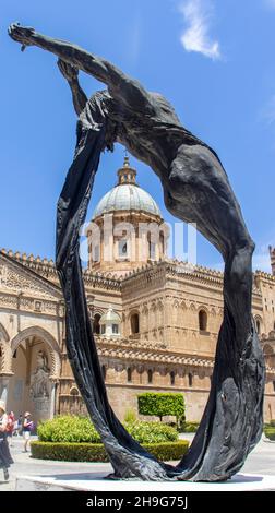 La Cattedrale di Palermo è una delle opere più caratteristiche della città: La sua originalità deriva dalla mescolanza di forme e stili Foto Stock