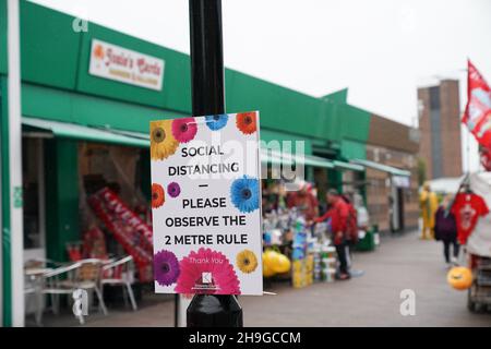 Centro di Kirkby. Kirkby è una città dell'Inghilterra del distretto di Merseyside. Storicamente in Lancashire. Si trova a 5 miglia a nord di Huyton e a 6 miglia a nord-est di Liverpool. La popolazione nel 2011 era di 40,472 abitanti. È la città più grande del distretto metropolitano di Knowsley Foto Stock